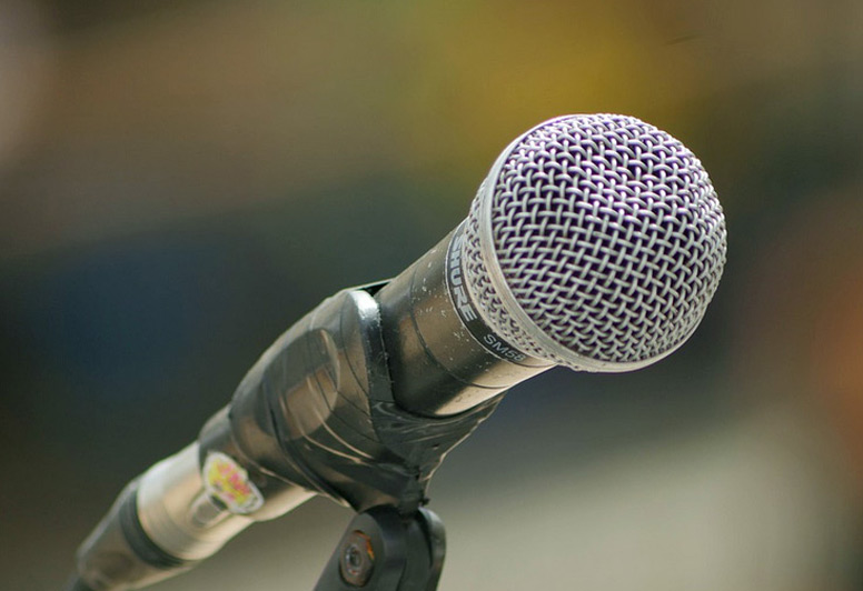 Julia Schütze, Moderatorin, Journalistin, Podcasterin, St. Pölten, Österreich